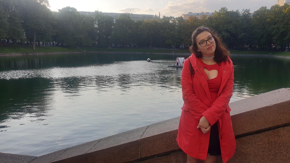 Влюбилась в нее в магазине,  а потом нашла на сайте и конечно купила. На 46 подошёл 46. Бюстгальтер нужен гладкий, тогда незаметно его. Футболка качественная, очень нравится. Купила за 1188 вроде, а могла через подружку еще дешевле на 100р купить😅но ждать ещё не хотела и купила со своего аккаунта дороже