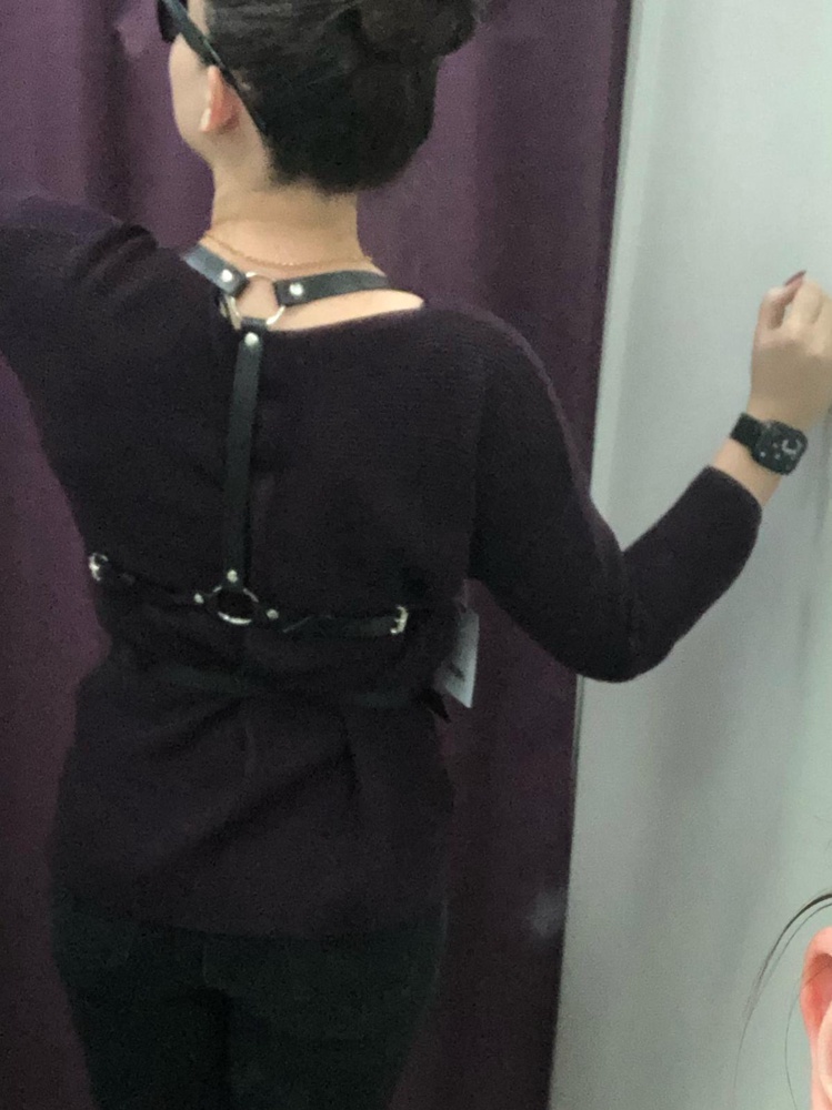 Давно мечтала о портупее, но так жалко мне было на нее денег. Когда увидела акцию, то не смогла удержаться. 1300₽ для кожи - 👍🏽. На 46-48 взяла размер больше. Чтобы застегивалась по центру. Подошло. Я довольна. И обнаружила очень полезную для себя функцию - следит за осанкой))) чуть плечи вперед и сразу начинаешь ее чувствовать и выпрямляешься) всем советую! 😉