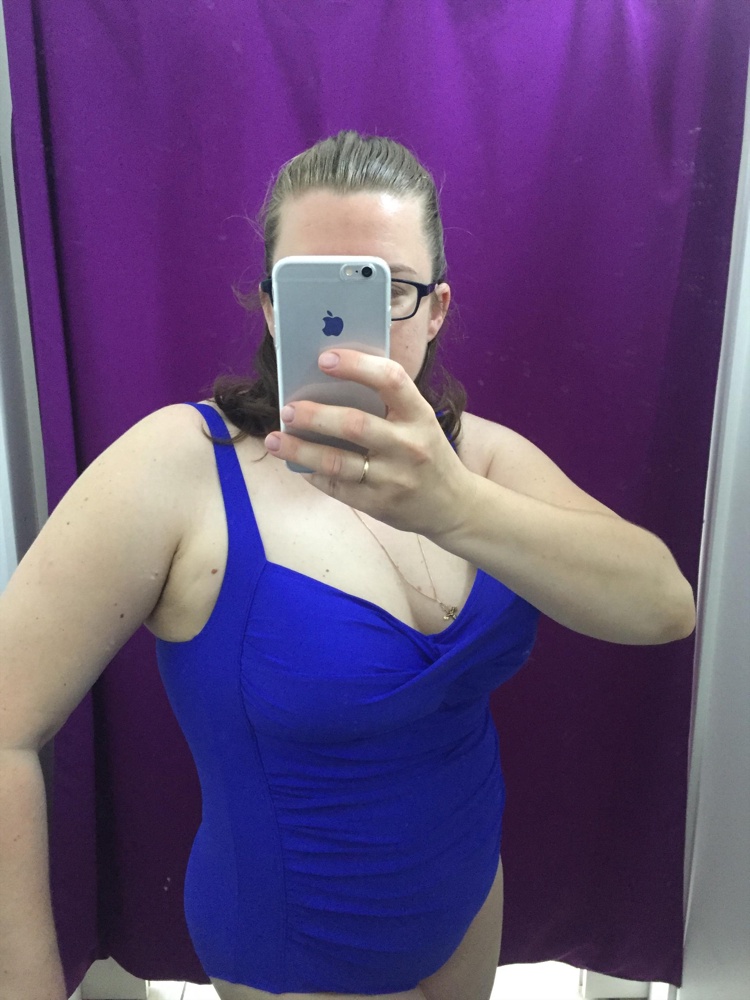 Отличный купальник! Хорошо все скрывает, стройнит. Удачная модель. Только большемерит. На свой 50-52 взяла 48. 