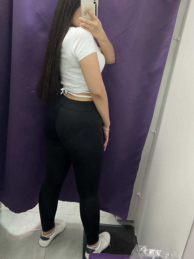 Хорошие лосины за свою цену, плотные, но в талии мне плохо держит, люблю когда утягивает в талии. 