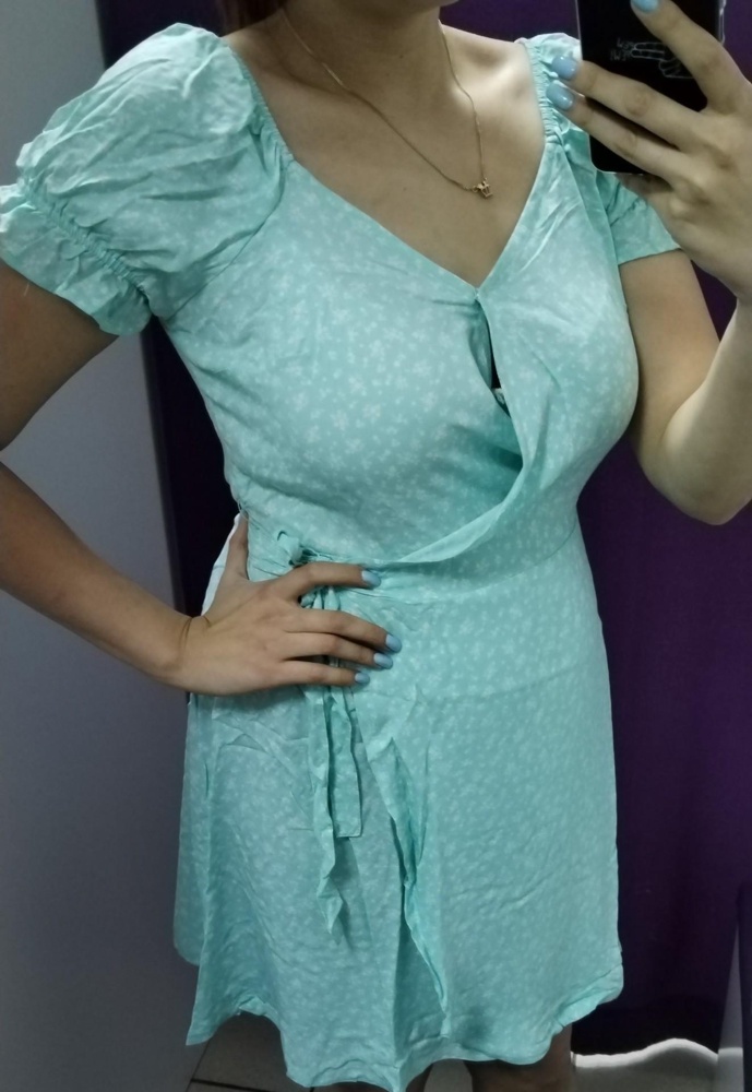 Не поняла вообще это платье. Вроде красивое, легкое, и село норм. Но в груди треш.