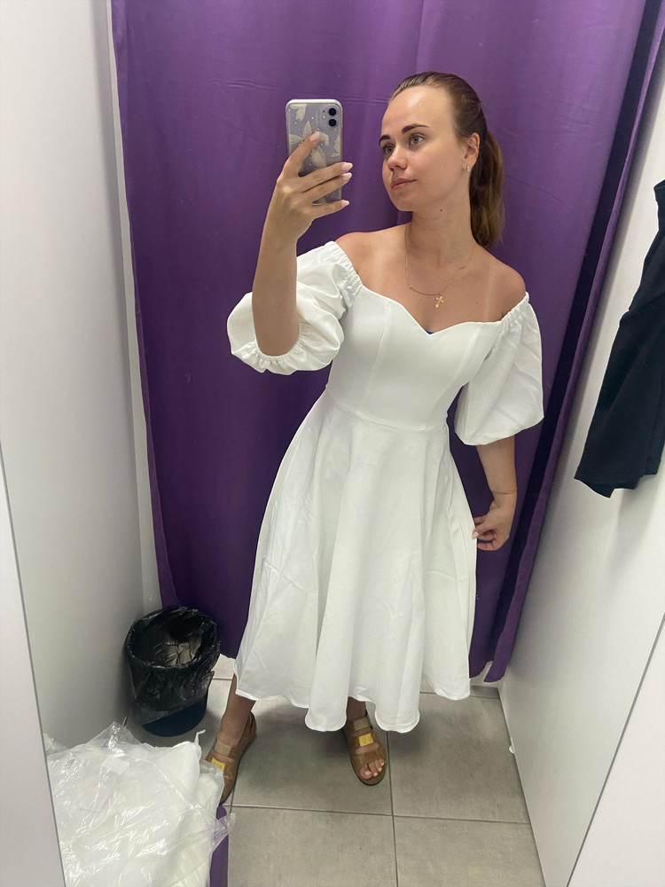 Платье хорошее, идёт в размер. Но выбрала другое длинное, другой фирмы на роспись в загс