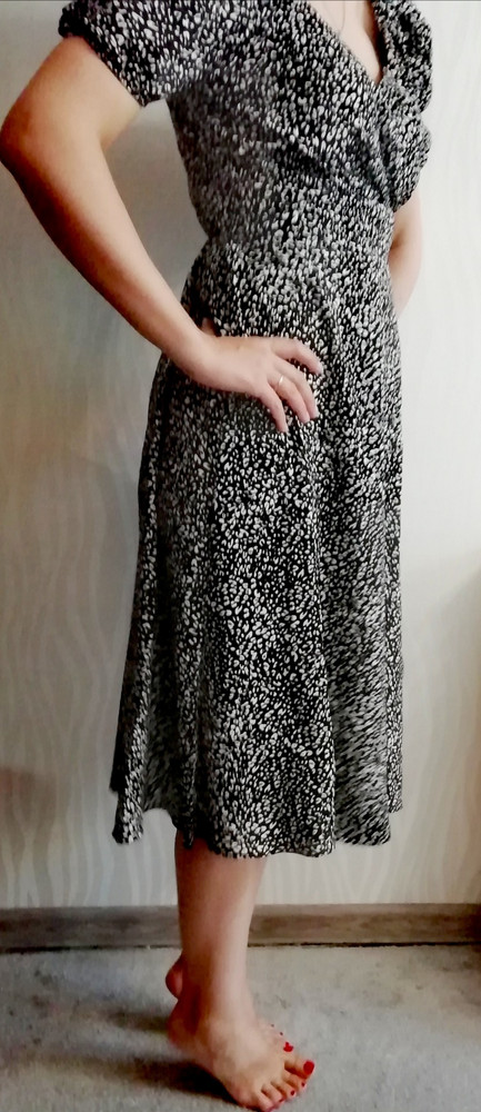 Ткань очень приятная к телу, лёгкая! На жаркое лето 👍 классное! Размер соответствует! Длина ниже колена, мне такое и нужно было! Спасибо продавцу 🌹