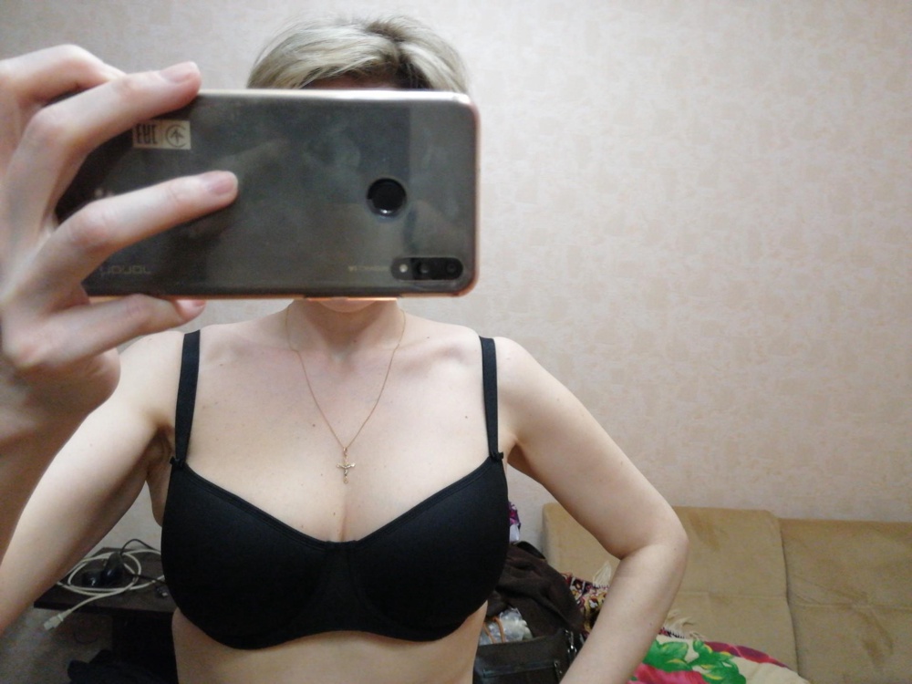 Просто супер. Застегнула на последние из трех застежек (если потянется, есть возможность уменьшить объем). На 70е все в размер ок., держит идеально, как будто даже визуально уменьшает (для меня плюс). Очень понравился. Буду заказывать ещё другие цвета👍