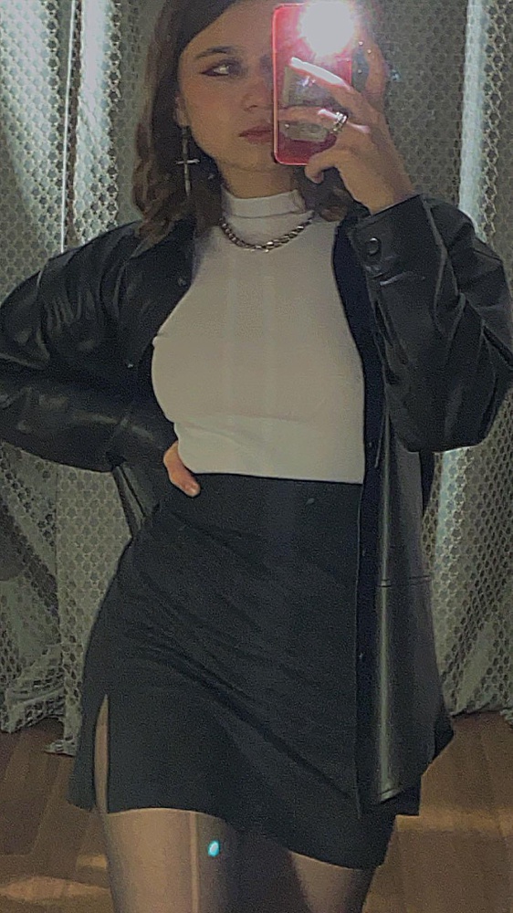 хорошая юбка, в жизни длиннее чем на фото. мой рост 156, талия 65, бедра 94, размер 42 подошел идеально. 