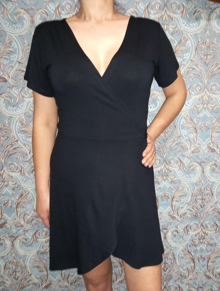 Мне понравилось,соотношение цены и качества супер. Другие похожие платья показались менее качественными, выкупила только это.