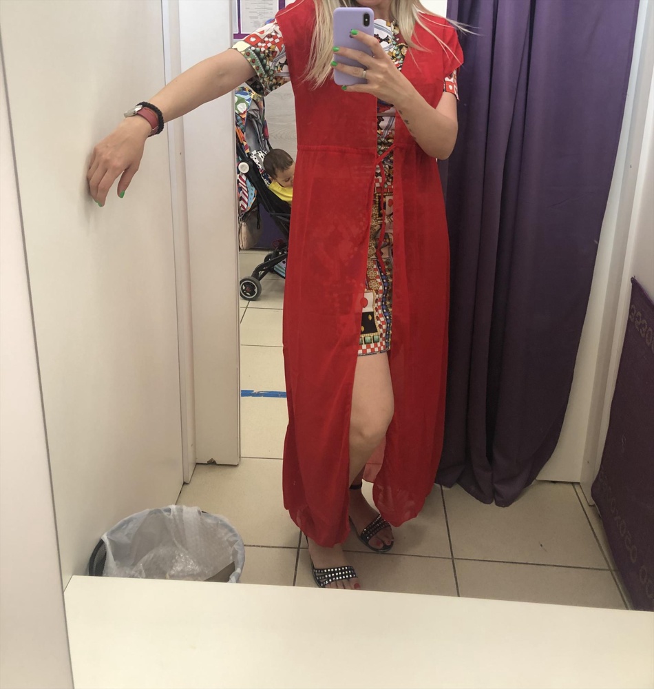 Пришло абсолютно другое парео… без рукавов.