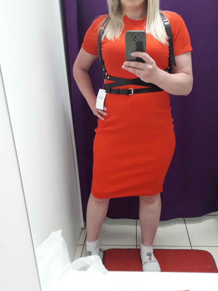 Отличная вещь.сделано аккуратно с лицевой и с обратной стороны,зацепок не оставляет