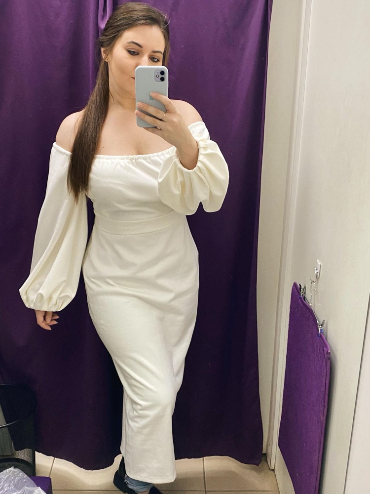 Безумно приятный материал) хорошее качество) быстрая Доставка 👍🏻мерила на джинсы🤪 торопилась)) поэтому слегка ребристо.. в общем и целом клаааааасс)))