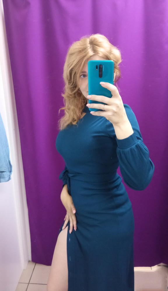 В полном восторге от этого платья😍👗Ткань лёгкая, приятная к телу. Платье идёт в размер. Очень подчёркивает достоинства👍И цена отличная! Большое спасибо продавцу❤