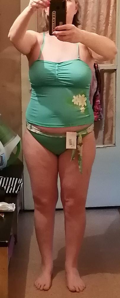 Отличный купальник, плавки средняя посадка, лямки на топе регулируются, поролончик только вставить, цена просто даром.