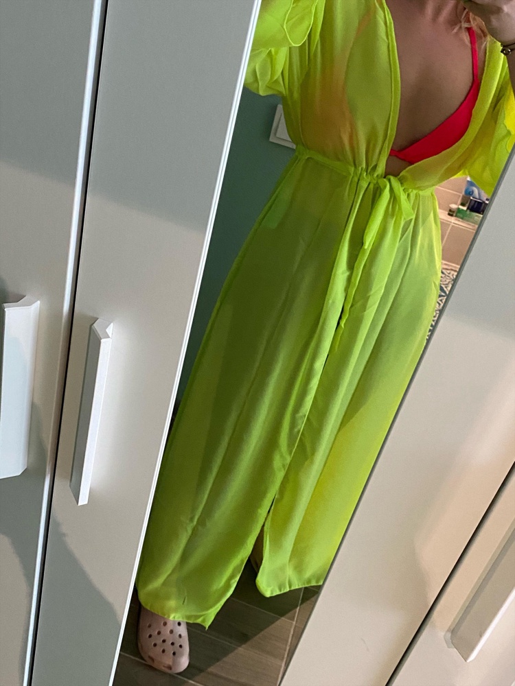 Я в восторге! Боялась, что будет очень длинное, но завязками на талии подрегулировать можно, а мой рост всего 155 и цвет просто пушка 