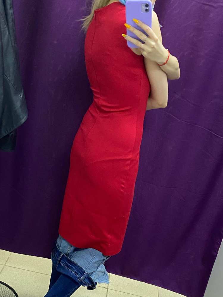 Ну такое себе..ткань тонкая,выделяет то чего по сути то и нет ,цена явно завышена для него .максимум 1500..за 3900должна быть как минимум бандажная ткань,которая все скрывает ,ещё собирается в районе копчика ,но это уже скорее от того что попа как у Ким отсутствует 😄