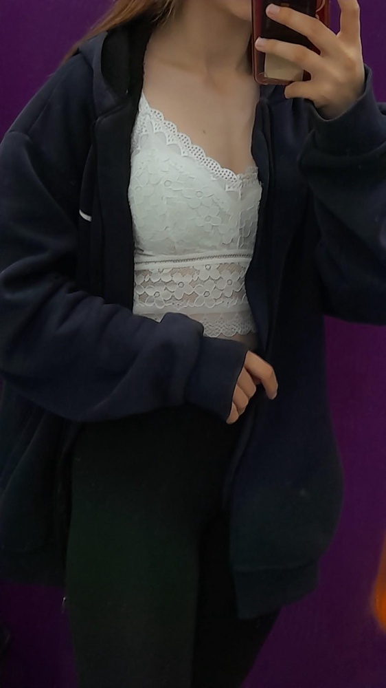 удобный топик. ходить на улицу в нем можно, но только если накинуть что нибудь сверху. Выглядит симпатично.