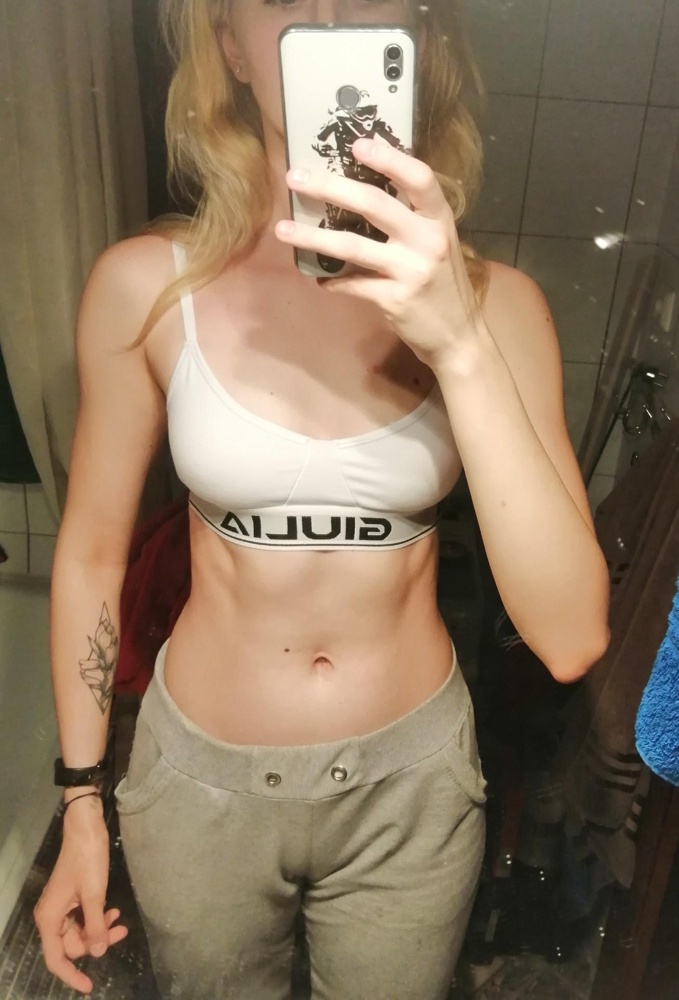 Топ офигенный, даже не ожидала! Ог 89, взяла М, идеально подошло. Очень приятный к телу. Буду заказывать ещё и чёрный. Жаль нет ярких цветов.