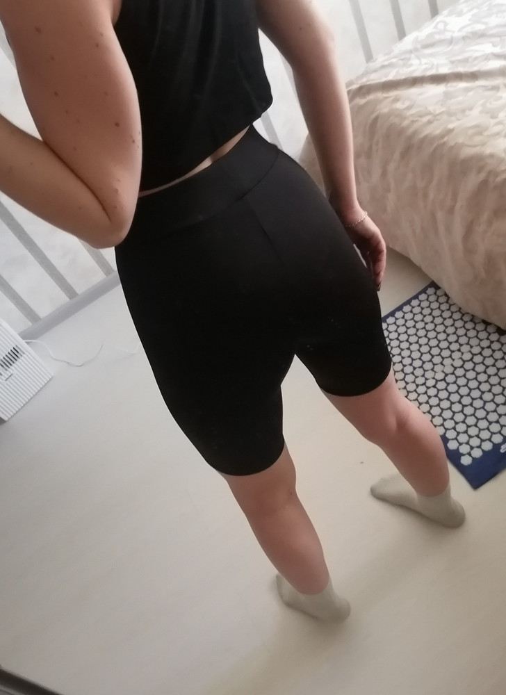 Хорошие велосипедки. Ткань чуть блестит, но терпимо. Белье не светится. 44 размер нормально сел на от 65 об 95, талия высокая