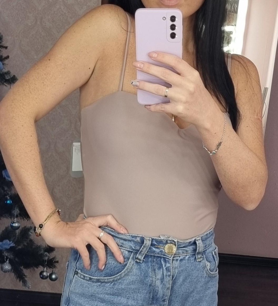 Очень понравилось боди, я в восторге, переход чашечек не видно, хорошо и комфортно сидит, единственное чашечка не много большевата, но все равно взяла, незнаю как сидел был размер s, его в наличии не было, а боди давно хотела такое😍 Моя любимая вещь теперь, офигенно смотриться джинсами. Доставка мега быстрая, спасибо большое🌸