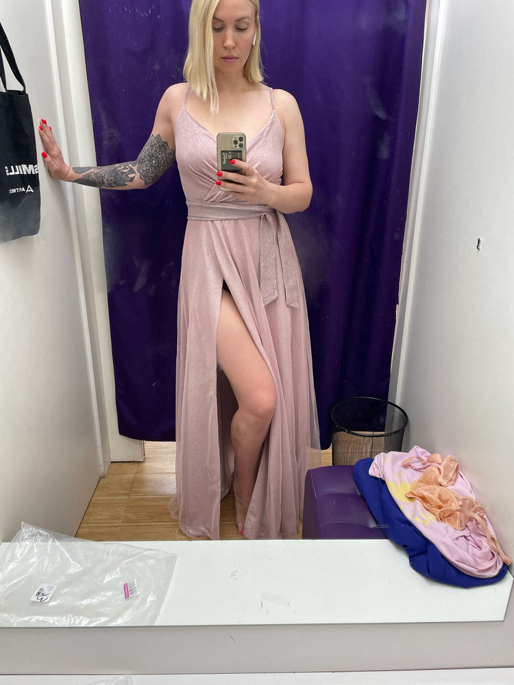 Отлично село, красивое, но сыпется жутко и молния туго застегивается, что на мне, что просто в руках. Надеюсь в нужный день она не разьедется(((( Взяла, так как нужно