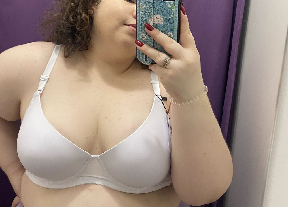 Шикарный бюстгальтер на каждый день, очень комфортный, приятный к телу. Рекомендую девушкам с пышной грудью. Ничего не давит! Берите на размер больше своего, как указано производитель!