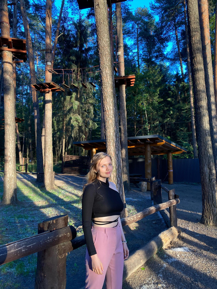 Очень красивый топ. Размер идеально подошёл. 