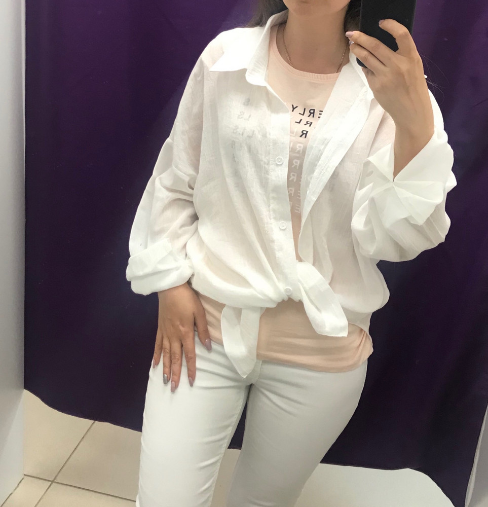 Хорошая рубашка, марлевка, просвечивает. Рукава длинноваты, но носить буду с подвернутыми, поэтому не принципиально. Производитель-Китай. Качество норм, рекомендую.