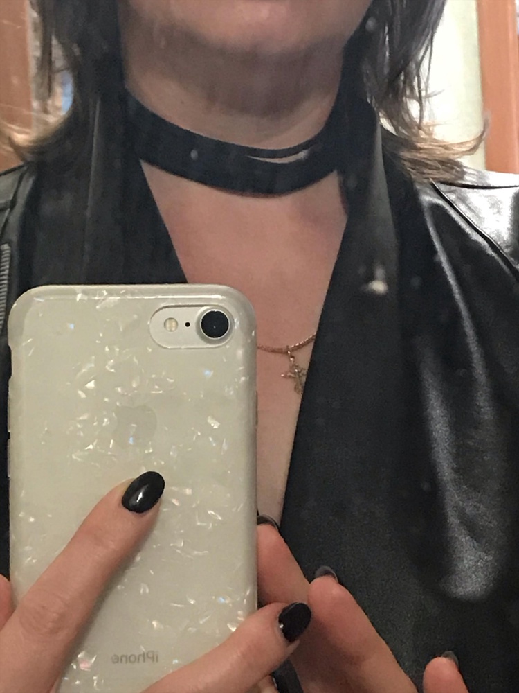 Смотрится хорошо, но качество самого материала очень простенько. За такую сумму думала придёт что-то по-лучше.