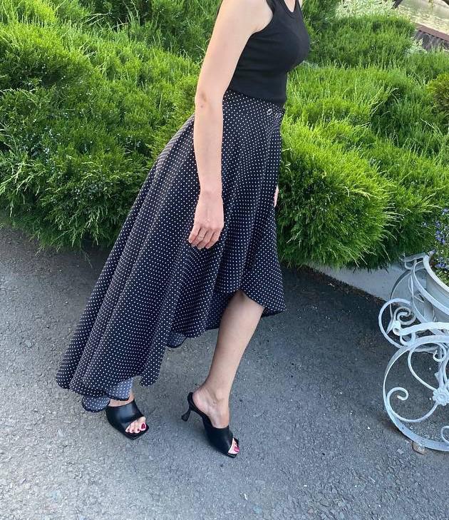 Юбка шикарная, я в восторге🥰 когда заказывала думаю ну дороговато, но очень на фото понравилась. В реальности думала не такая будет, ну рискнула. И не пожалела, это бомба!!! На любую фигуру! Я очень довольна! Закажу ещё белую как появится! Спасибо огромное!