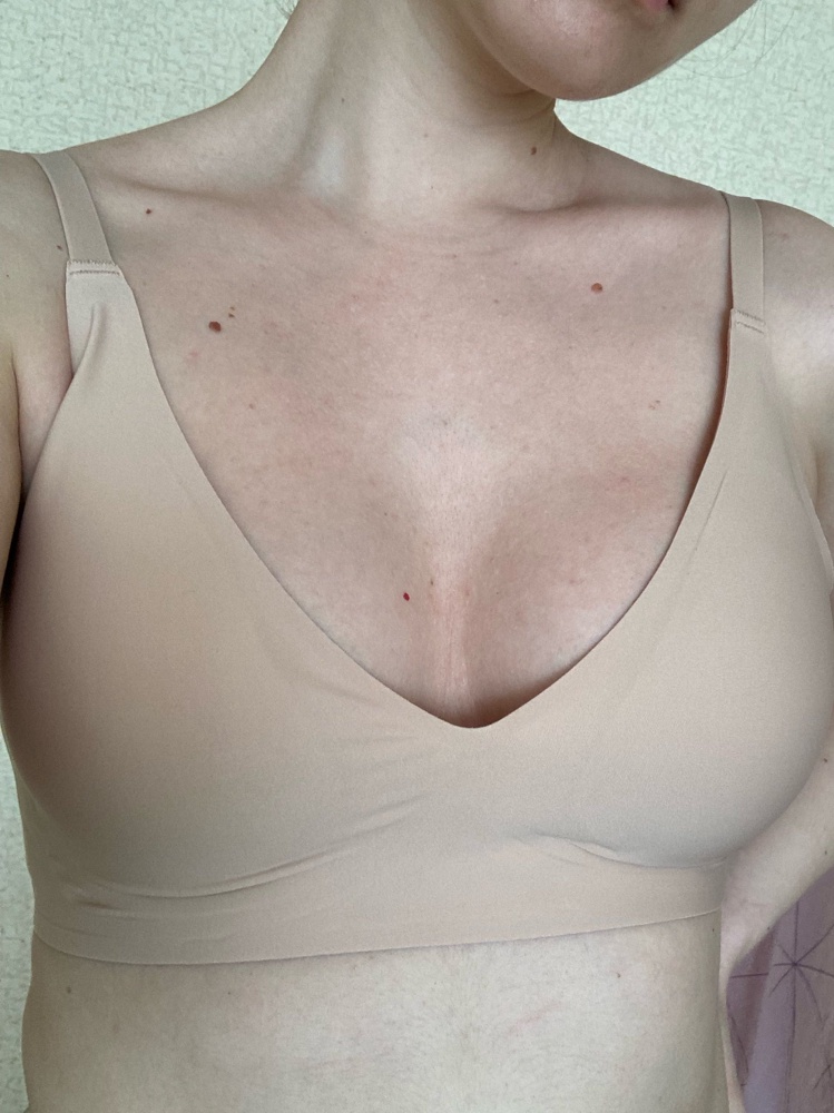 Лиф потрясающий, на теле не чувствуется! Я так долго такой искала, и наконец нашла! И грудь в нем выглядит очень красиво, хоть у меня ее и нет!))