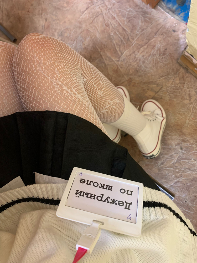 колготки безумно классные, миленькие.))) качество вау, очень много раз зацеплялась за стулья, но вроде живы, не порвались. еще хочу добавить, что они очень приятные!