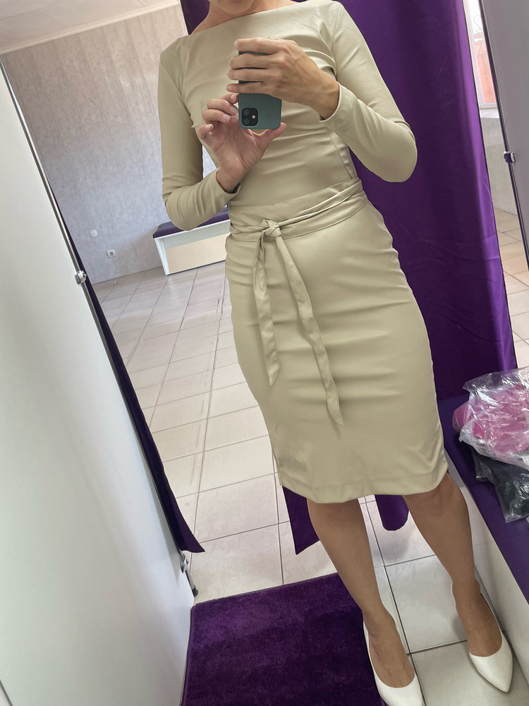 Брала 44, но видимо для этой ткани надо на размер больше (перезаказала на 46). Застегнуться платье самостоятельно не смогла( Платье красивое, надеюсь 46 подойдёт 🤞