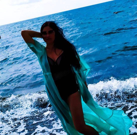 Очень удобный. Ч обожаю его. Рост 170, грудь 105.