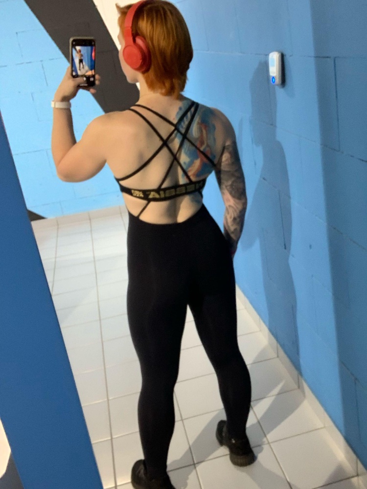 Удобный! Качество хорошее! На параметры 92-66-98 подошла Sка, длинноваты на рост 163, но не критично. Спасибо!