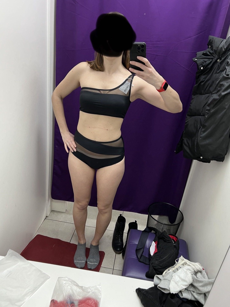 удивительно, но понравился, заказала немного меньший размер, тк лиф свободен.