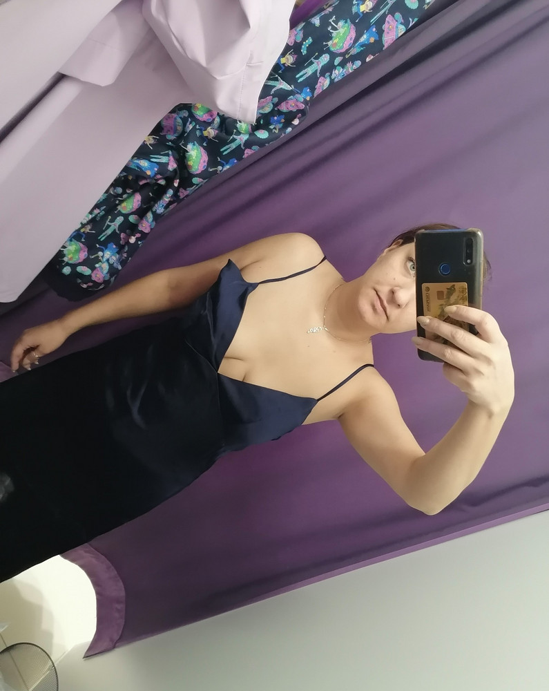 Стоило бы поставить минус одну звезду! Платье ВСЁ перекошено, с подолом не так страшно, а с чашками придётся возится. С таким же успехом можно было бы взять просто кусок ткани и сесть за машинку