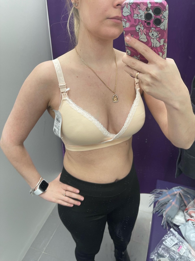 Бюстгальтер отличный, но размер не подошёл, перезаказала.