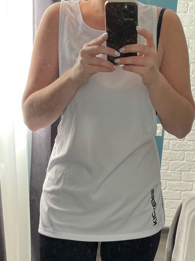 Стильная майка, хорошо сшита.