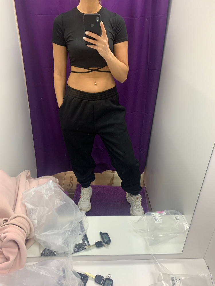 Крутой топ. Хорошо скроен. Ткань приятная к телу, рубчик. На 46 размер подошел L. Качество отличное!