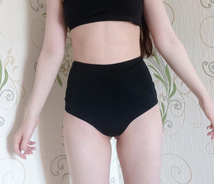 Офигенные. Талия 61см, s размер идеально подходит, причем ничего не давит. Ткань соответствует, тому что написано в описании. Тянутся