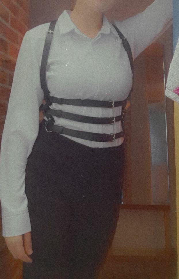 Шикарная портупея. Придётся сделать дополнительные отверстия, но это совсем не страшно. Очень красиво. Рекомендую