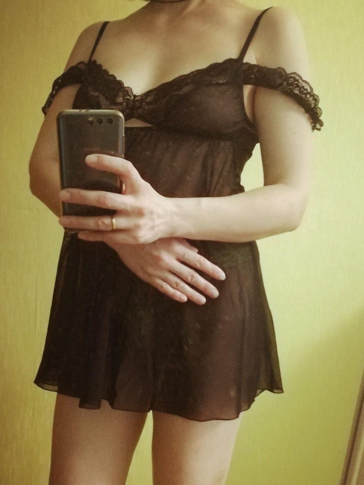 Очень красивое неглеже, сшито аккуратно, но ткань немного жестковата. На 44й размер и ог 94 взяза 46-48.