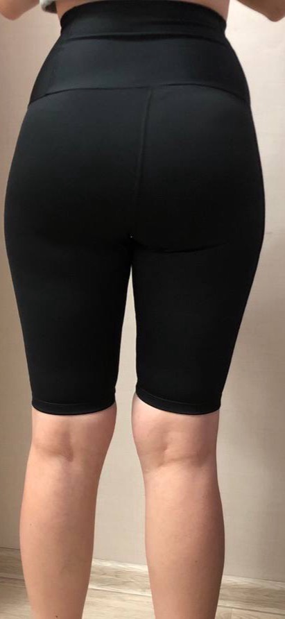 У велосипедик двойной пояс, отлично скрывает все недостатки. Ткань хорошо тянется, на попе смотрится супер. В целом все понравилось.