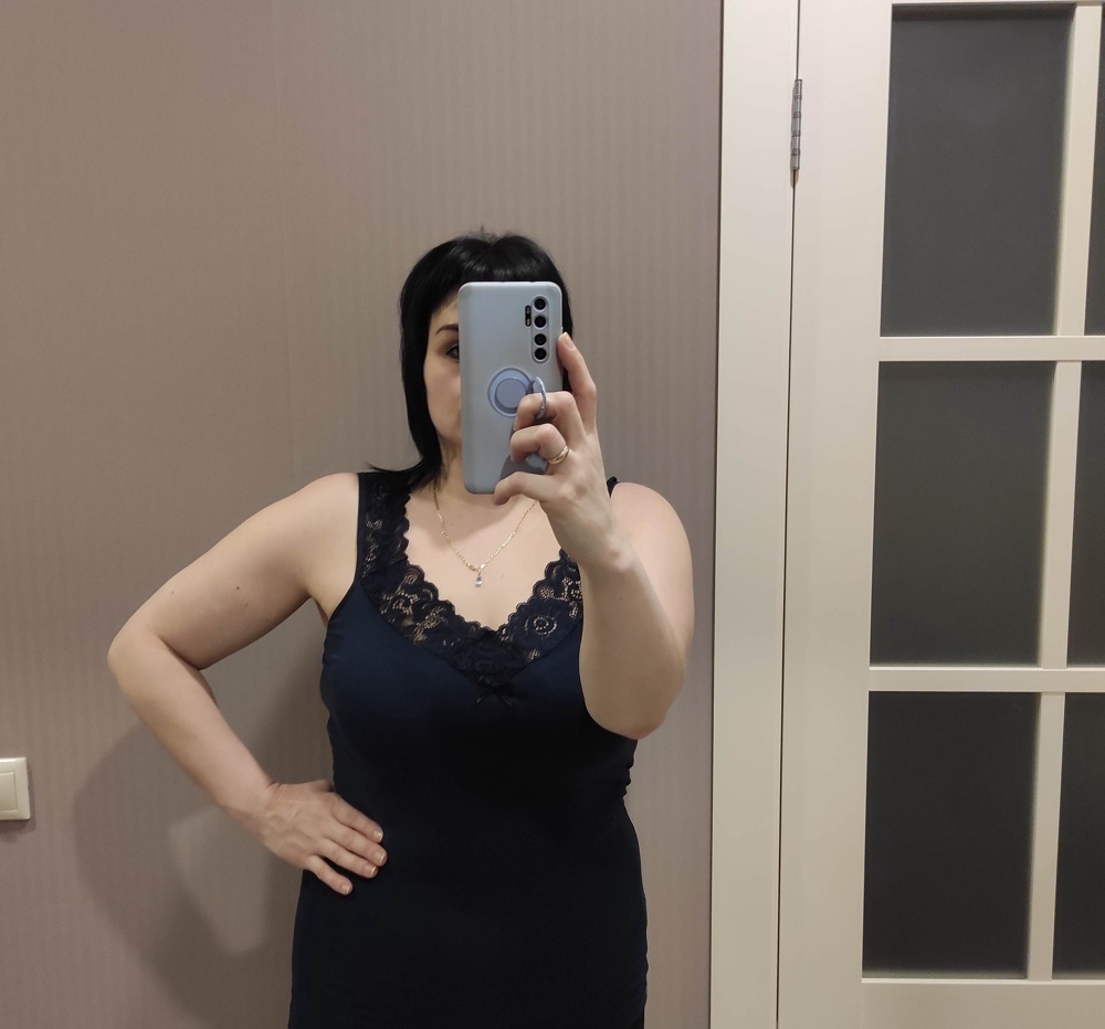 Очень порадовало качество майки, швы ровно обработаны, приятный к телу материал, не ощущается на теле.Размер соответствует. Думаю на лето это отличный вариант,можно надеть и с шортами и с юбкой. Теперь буду заказывать данную марку. Также возьму на подарок маме и сестре. 