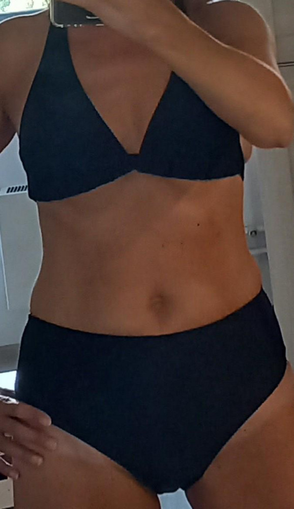 Отличный купальник,пошив,фасон на 10 баллов!Спасибо продавцу!