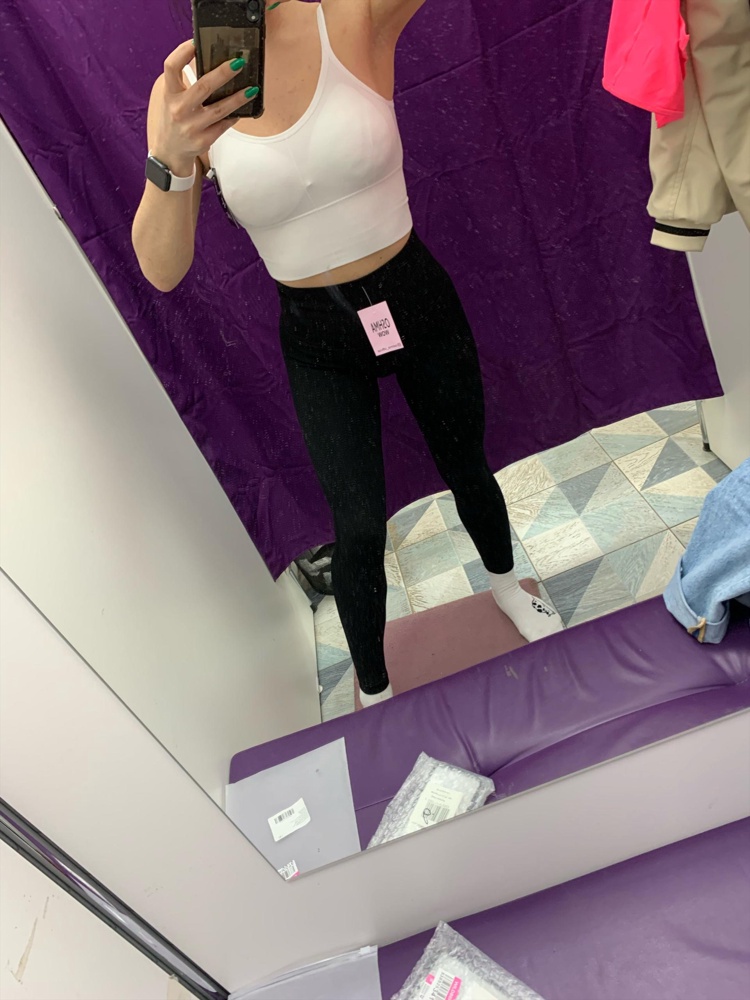 Отличные тайсы, прям огонь🔥. Плотные, не просвечивают. Идут в размер))) у меня рост 158- по длине просто идеально… 