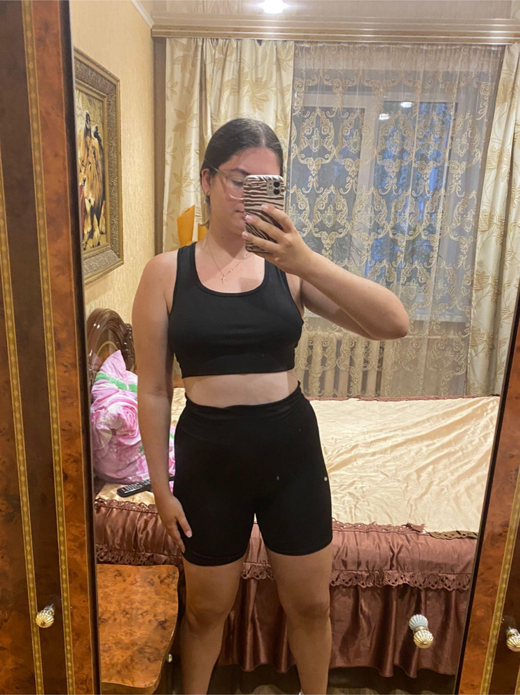 Классный топик, ранее заказывала велосипедки(на фото) от этого же продавца, решила собрать комплект. Для бега в самы раз, единственное можно было взять на размер меньше, но это моя ошибка. Советую)