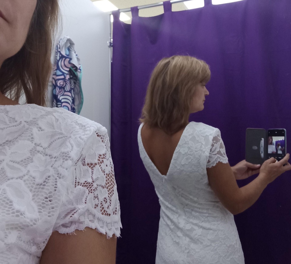 Мой рост 160см, заказала 42, обхват груди 86, талии 70, бедер 90см. 40 размер сел бы скорее всего лучше) , но его нет в наличии.