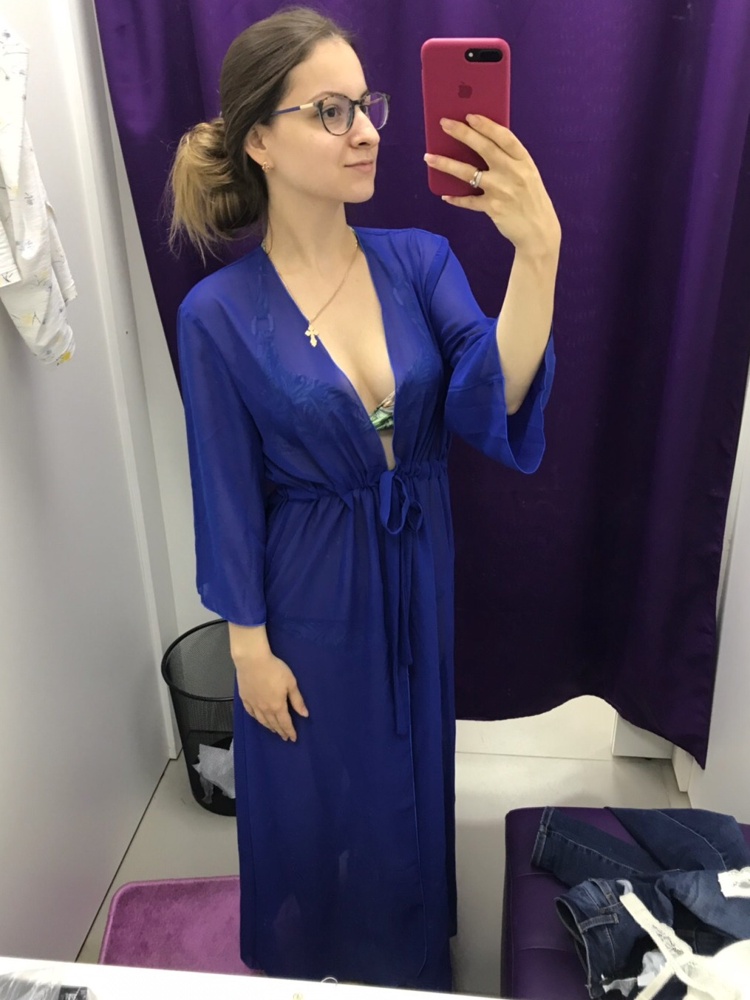 С учётом скидки была стоимость ***р. Выкупила синюю.