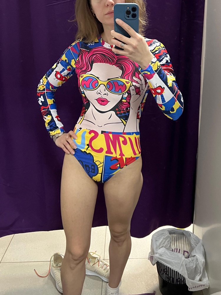 Купальник крутой! Особенно для бассейна, но мне пришлось отказаться, к купальнику это не имеет отношения)) перезакажу попозже. Хорошо сел на рост 157, чуть морщит на пояснице, но не критично, с принтом не видно. И подойдёт на больший рост 