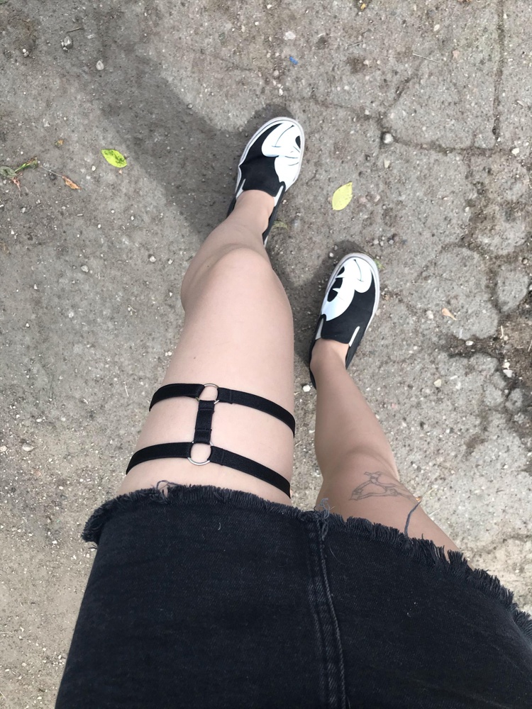 Надо Хорошо отрегулировать,чтобы она не спадала и не сжимала слишком сильно 