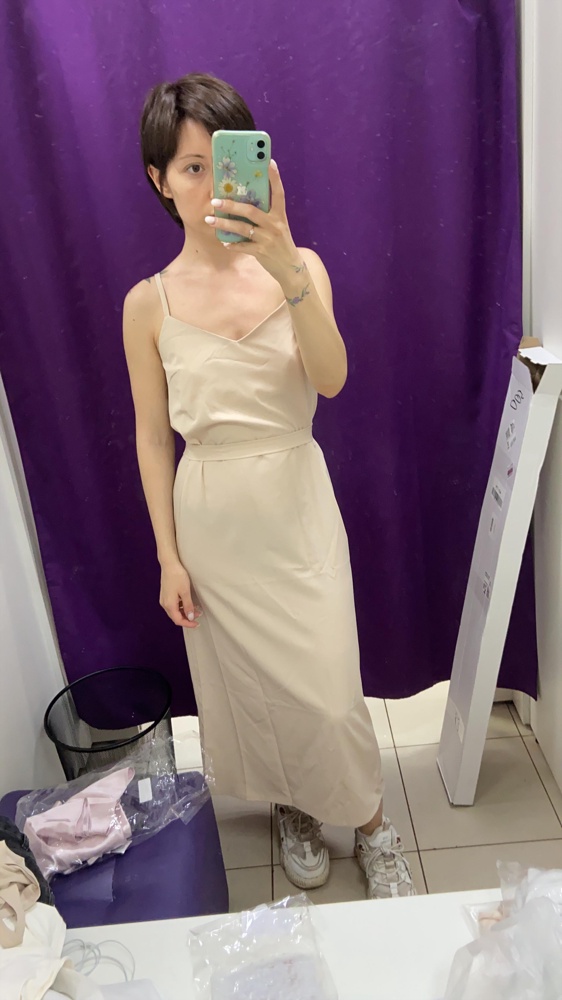 Хорошее платье) нареканий нет)